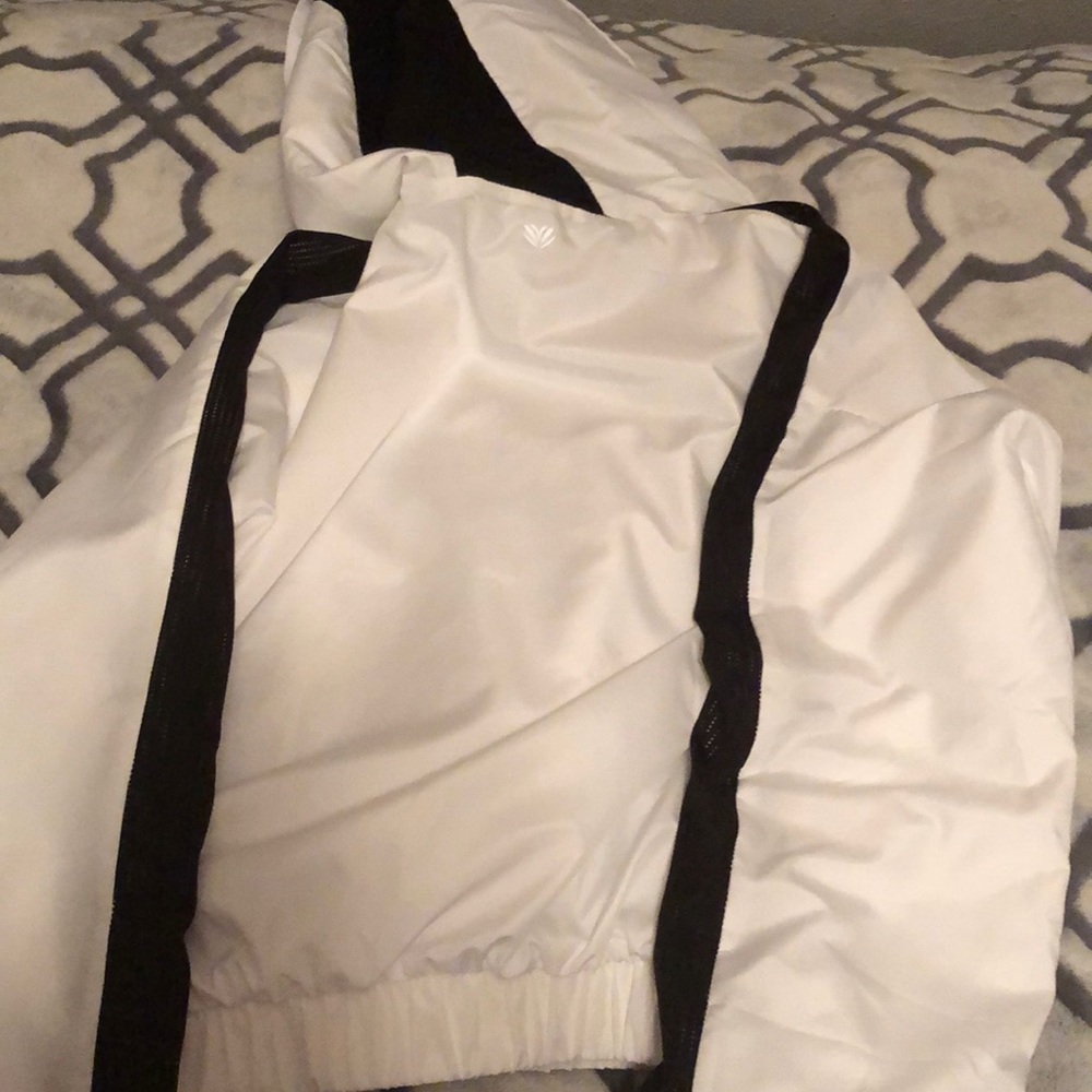 A new forever 21 windbreaker - Picture 3 of 3